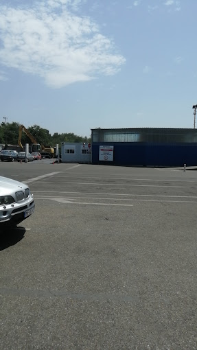 Aperçu des activités de la casse automobile DECONS SUD AQUITAINE SAS située à LE PIAN-MEDOC (33290)